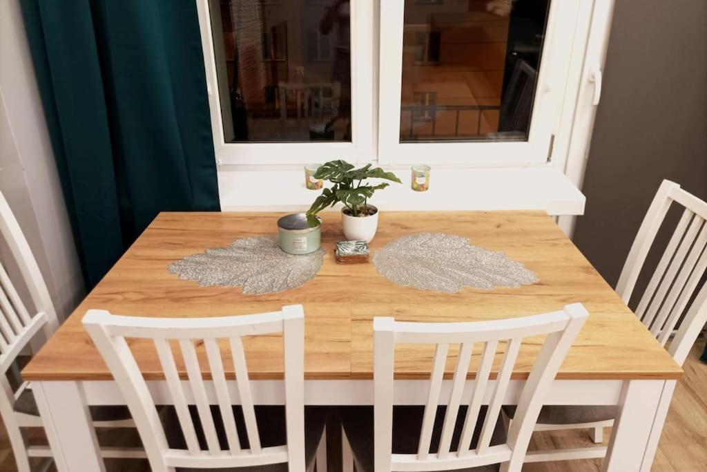 Nowoczesny Apartament Z Przestronna Lazienka Appartement Stalowa Wola Buitenkant foto